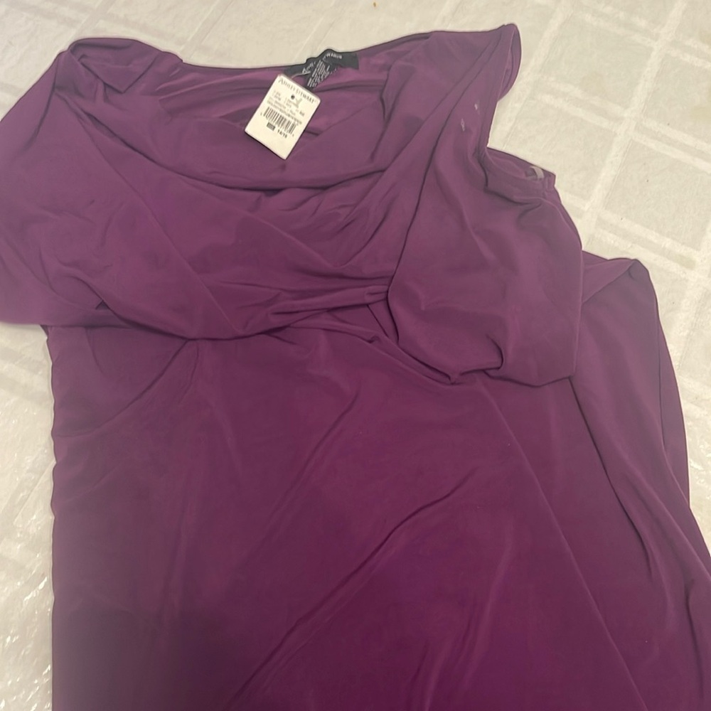 Never worn
Women 14/16